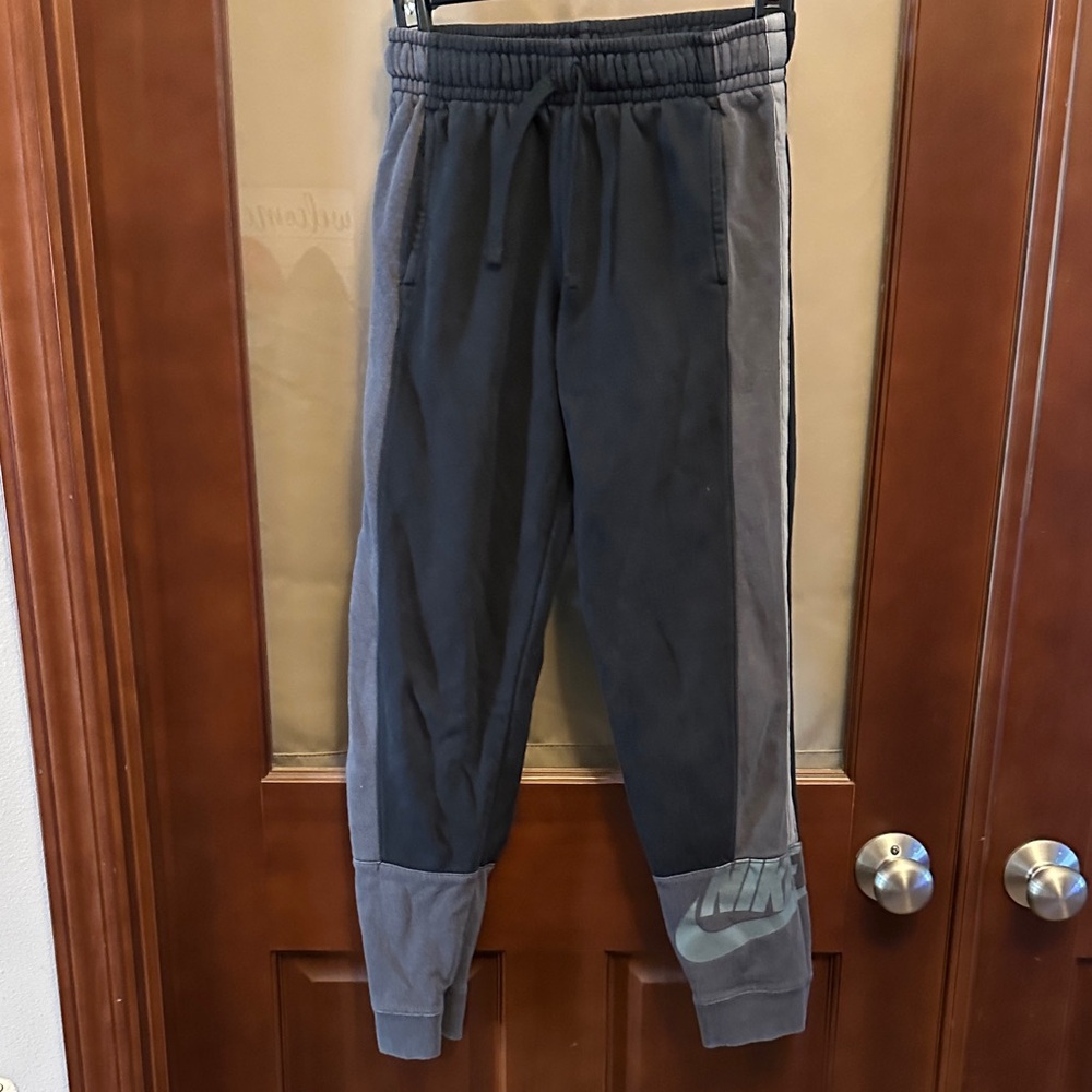 Nike Men's Two-Tone Gray Joggers